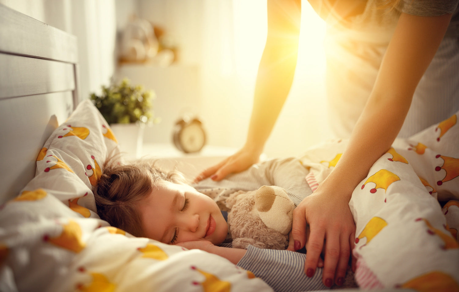 Photo: Une maman réveille sa fille en douceur