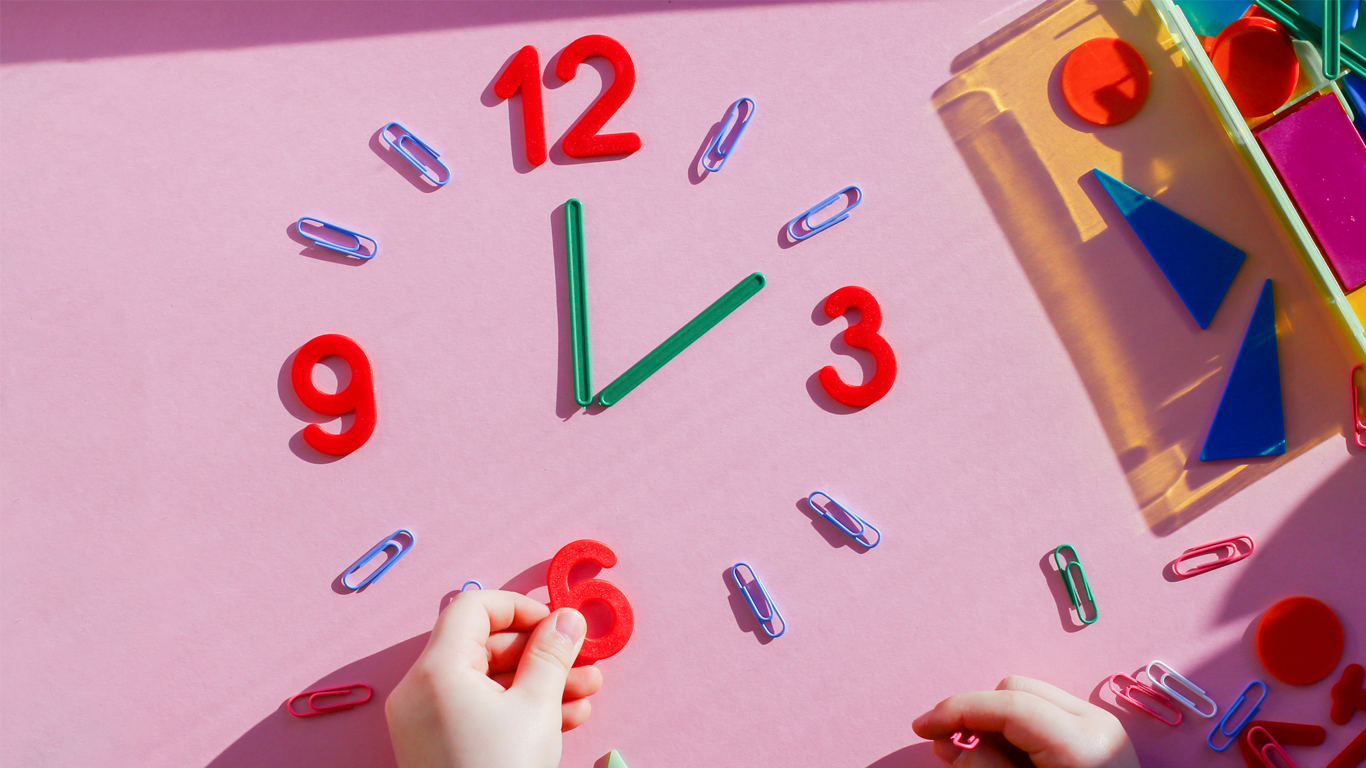 Comment apprendre la notion du temps à un enfant – 3 conseils pratiques avec l'horloge